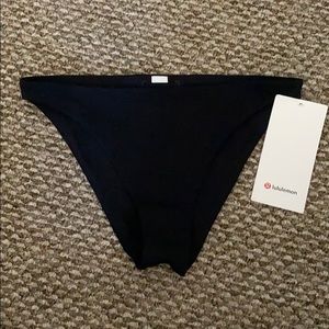 Lululemon uncharted waters bottom. Size 6. NWT